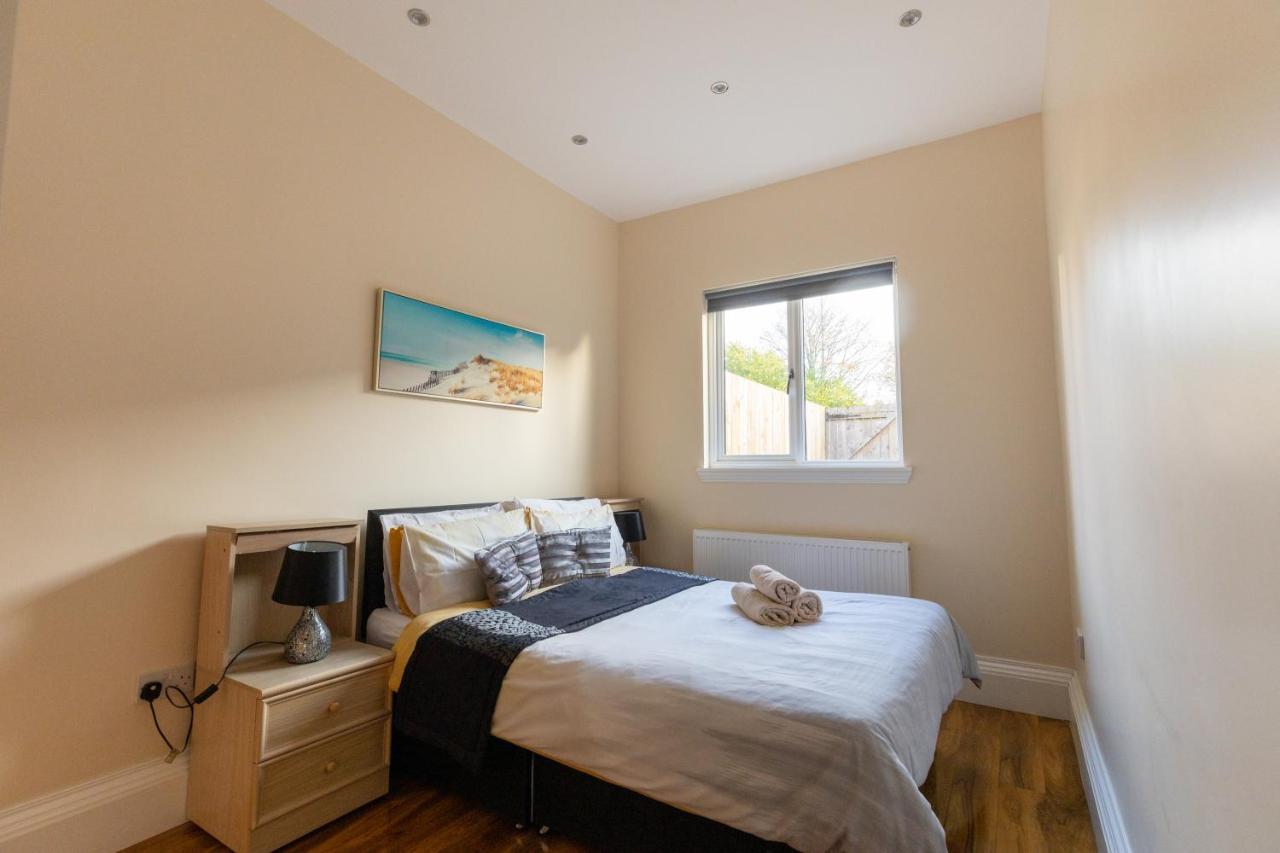 New 3-Bedroom Apartment Close To City Centre 爱丁堡 外观 照片