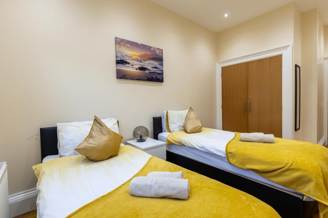 New 3-Bedroom Apartment Close To City Centre 爱丁堡 外观 照片