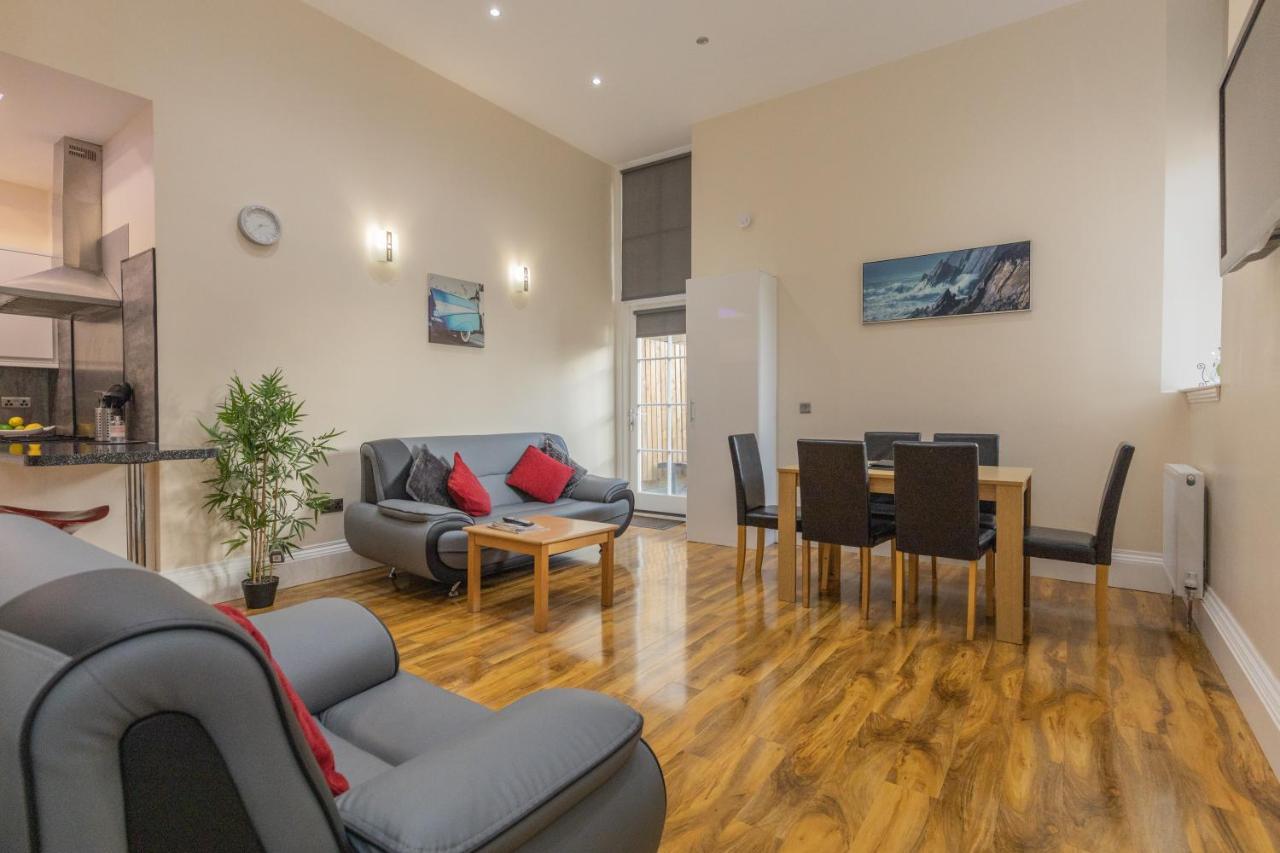 New 3-Bedroom Apartment Close To City Centre 爱丁堡 外观 照片