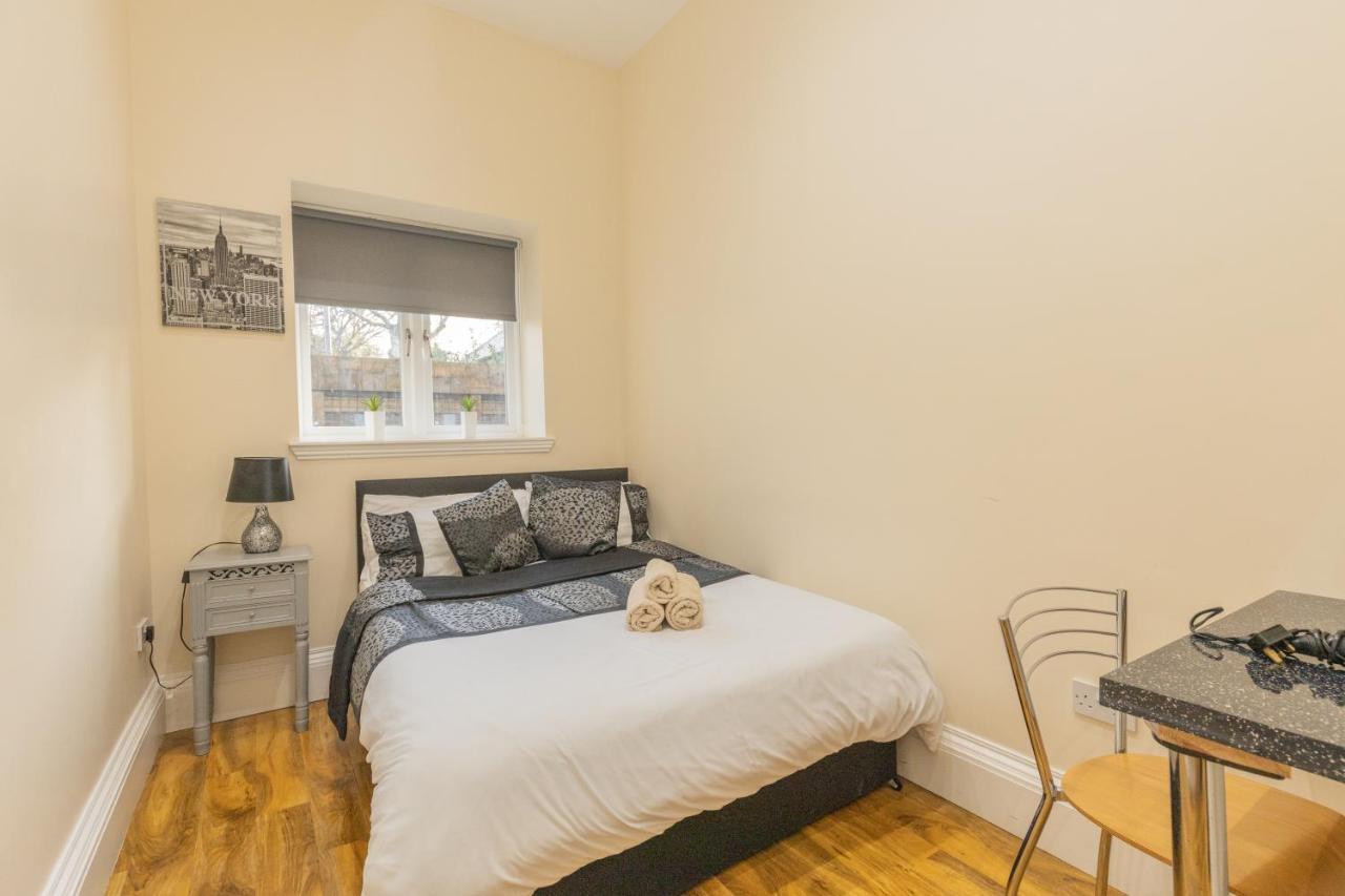 New 3-Bedroom Apartment Close To City Centre 爱丁堡 外观 照片