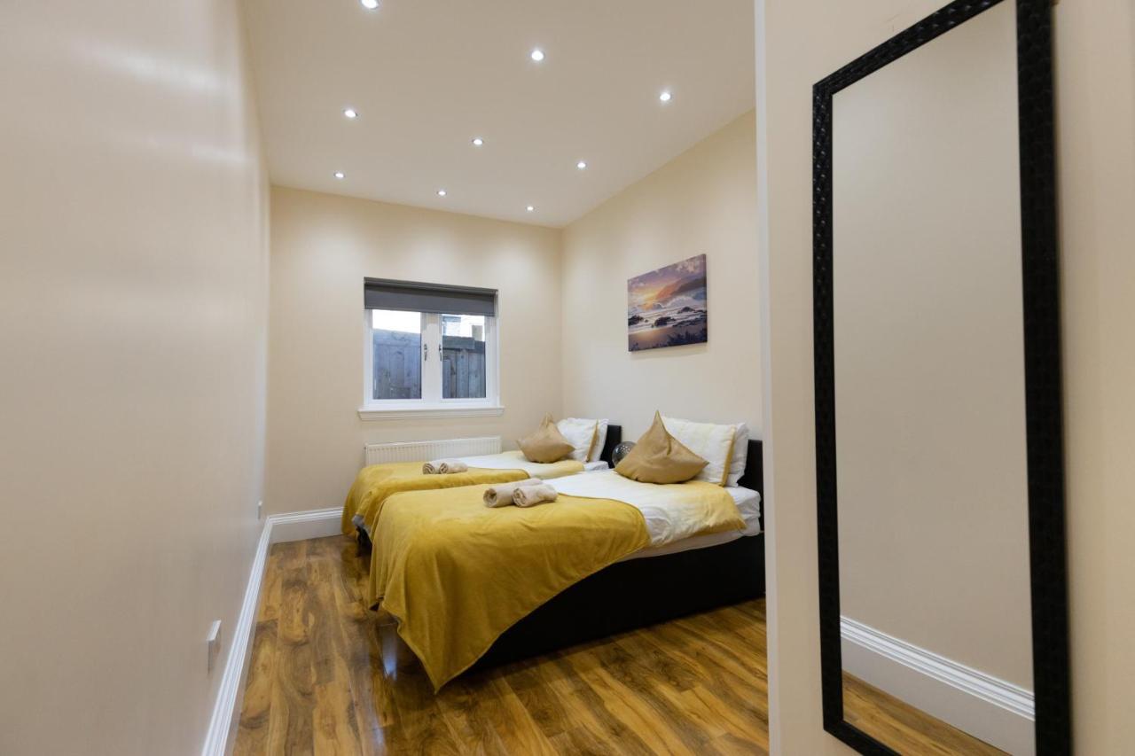 New 3-Bedroom Apartment Close To City Centre 爱丁堡 外观 照片
