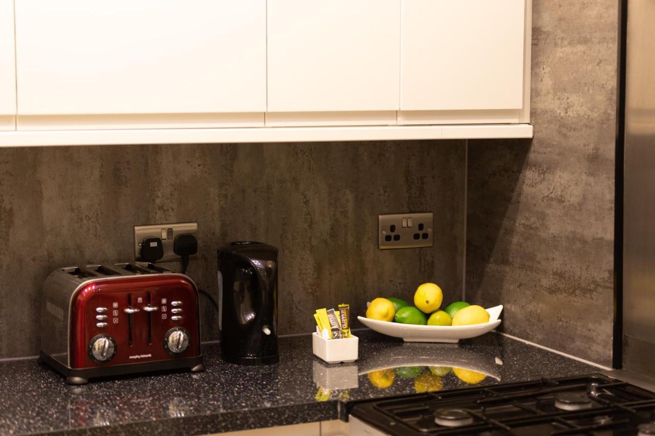 New 3-Bedroom Apartment Close To City Centre 爱丁堡 外观 照片