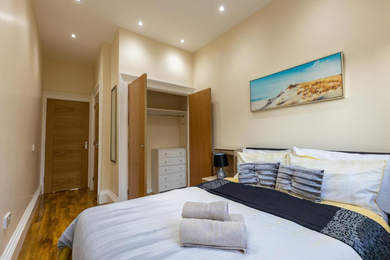 New 3-Bedroom Apartment Close To City Centre 爱丁堡 外观 照片