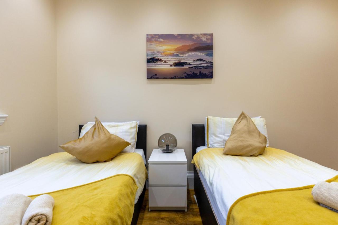 New 3-Bedroom Apartment Close To City Centre 爱丁堡 外观 照片