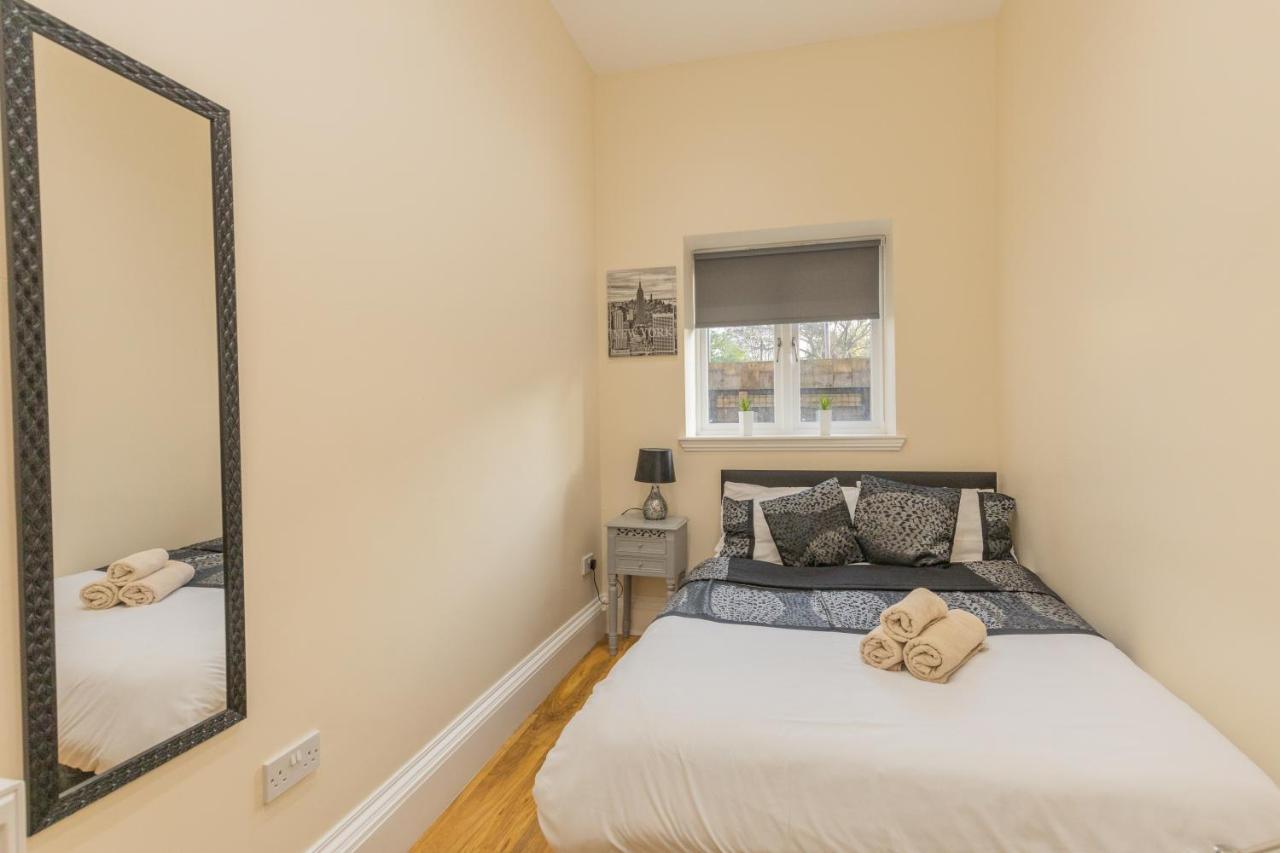 New 3-Bedroom Apartment Close To City Centre 爱丁堡 外观 照片